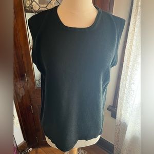 Black sleeveless top No tag but fits XL-1X (16/18)